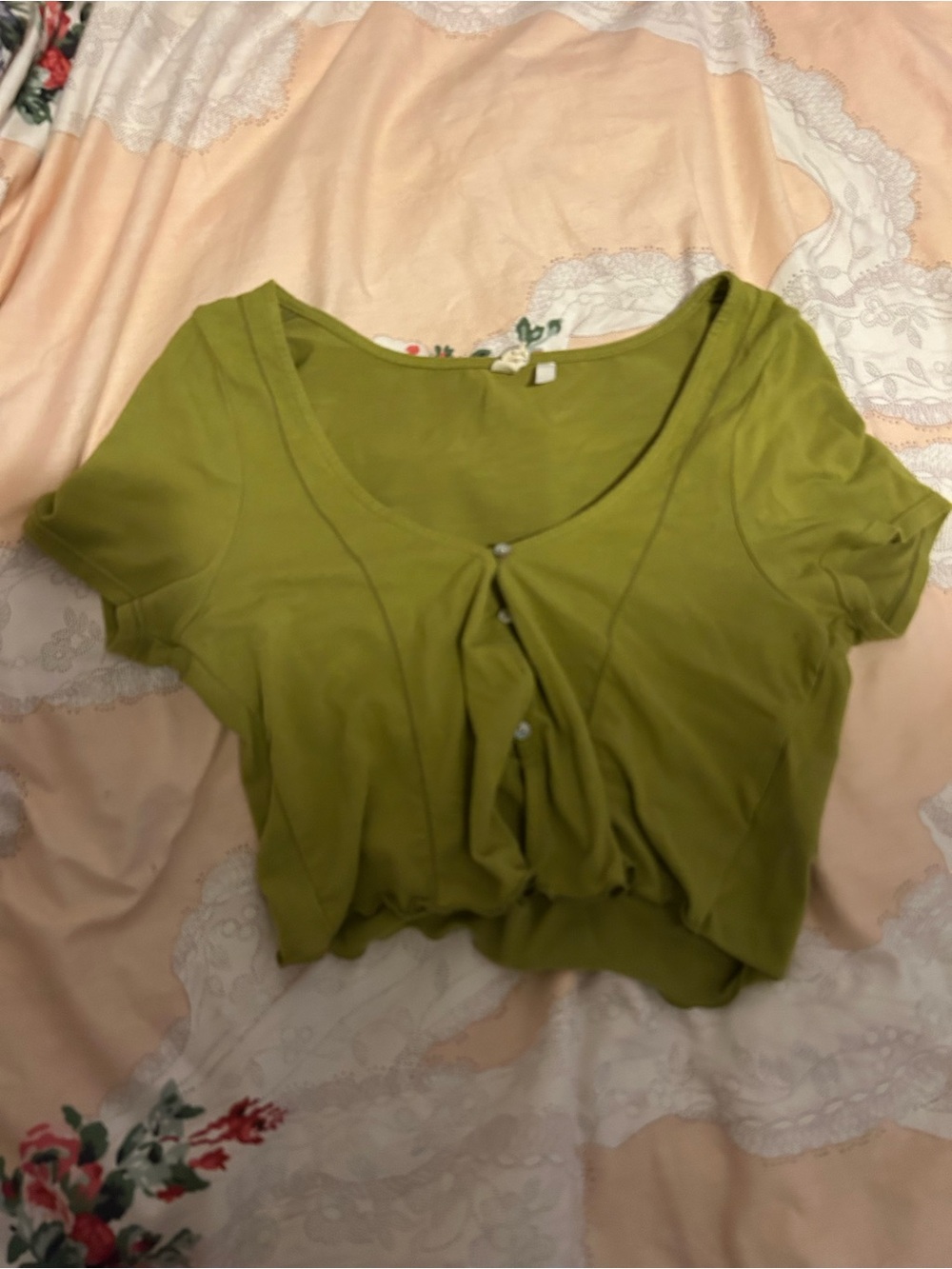 Yellow-green cropped scallop trim top